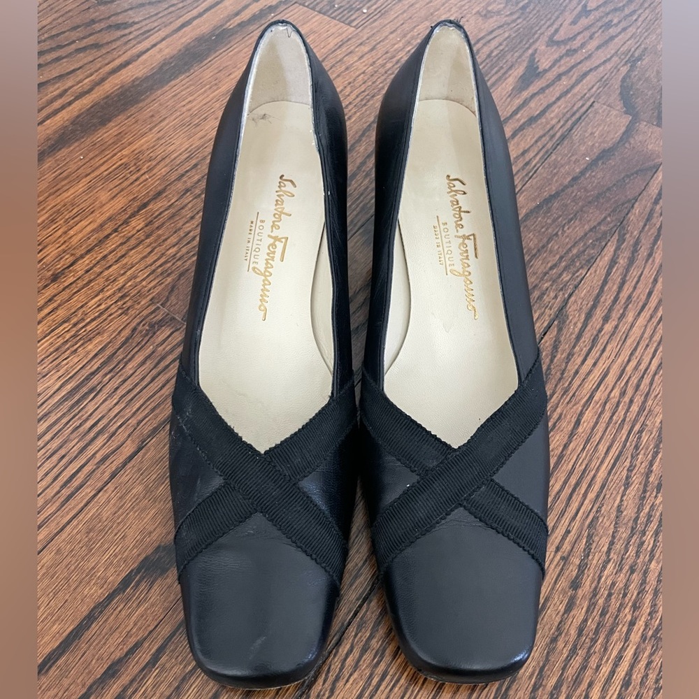 Salvatore Ferragamo Black Leather Flats with Grosgrain Criss Cross Detail, 8B